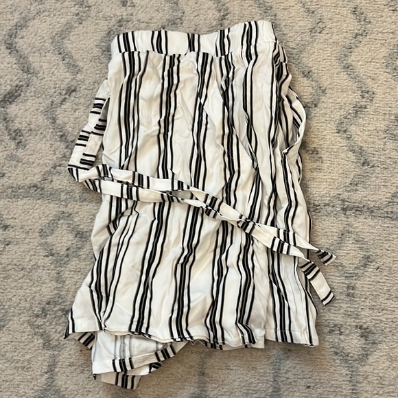 Ardene XL stripped shorts - Picture 3 of 4